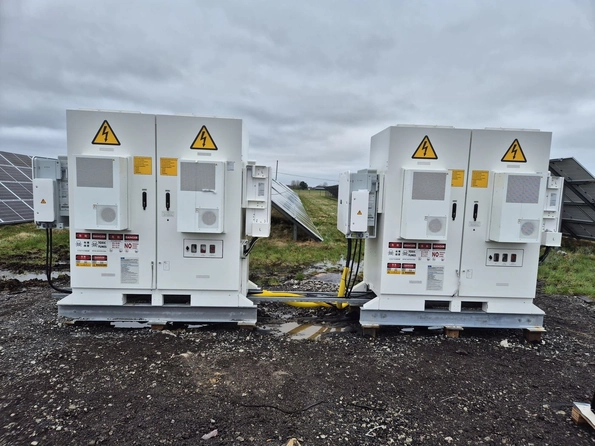 Aku ja autolaadija integreeritud lahendus Harjumaal