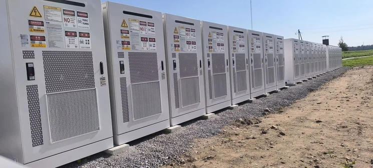 Aku ehitus olemasolevasse päikesejaama keerulistes tingimustes